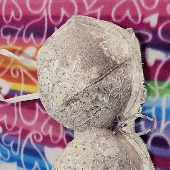 Victoria's Secret Bra - Picture 3 of 10